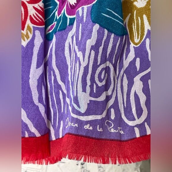 Vintage Oscar de la Renta 100% Silk Scarf  rectangular signed - Picture 4 of 7